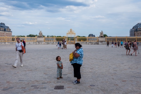 Latin American cities: Between wordling infatuation and crawling provincializing